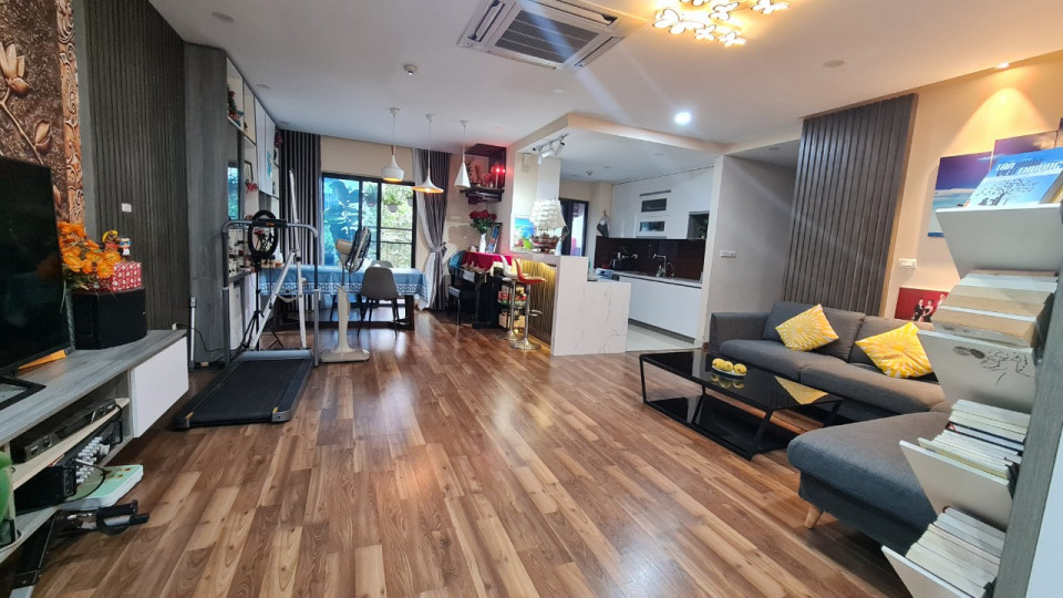 Gia đình cần cho thuê căn hộ Goldmark City 136 Hồ Tùng Mậu 115m 3PN 2WC full nội thất 18tr/tháng. LH: 0964370279