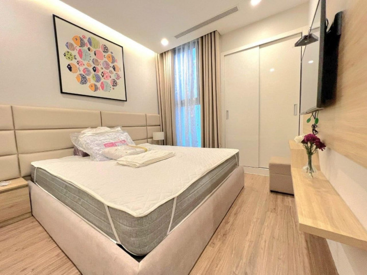 Chính chủ bán chung cư 108m2 3PN mặt đường Khúc Thừa Dụ, Thành Thái Cầu Giấy Hà Nội. Giá chỉ 7.55 tỷ