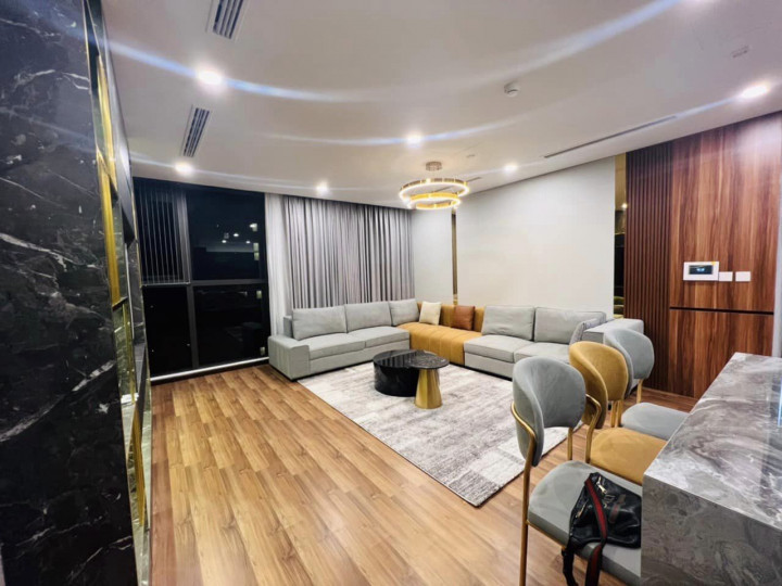 Chính chủ cần bán gấp căn hộ S04, DT 77m2, tầng 17, view nội khu, tại Mipec Xuân Thủy, Cầu Giấy