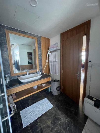 Cần Bán Gấp Căn Hộ Chung Cư Discovery Complex 302 Cầu Giấy, DT 137m2, 3PN, 2VS, Full Nội Thất.