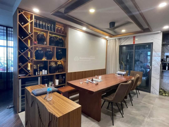 Cần Bán Gấp Căn Hộ Chung Cư Discovery Complex 302 Cầu Giấy, DT 137m2, 3PN, 2VS, Full Nội Thất.
