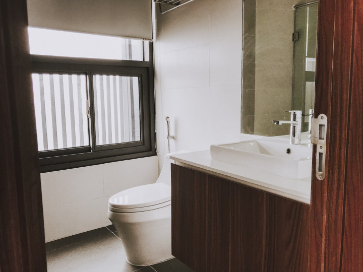 Chính chủ bán căn hộ 2PN - 98m2 đẹp nhất dự án Discovery Complex  302 Cầu Giấy