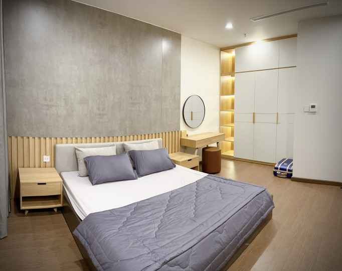 Cần bán rất gấp căn hộ 2PN Dolphin Plaza 156m2 ban công hướng mát view đẹp, thoáng mát.
