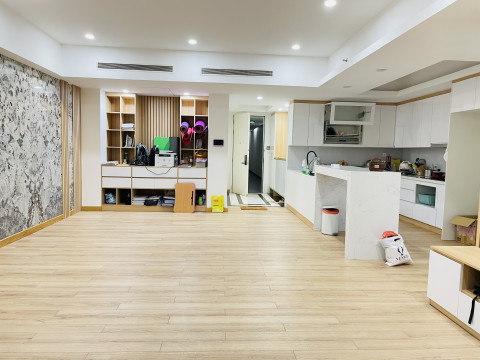 Chính chủ cần bán GẤP căn hộ 3PN - 145m2, view đẹp hướng mát tại chung cư IPH, Xuân Thủy