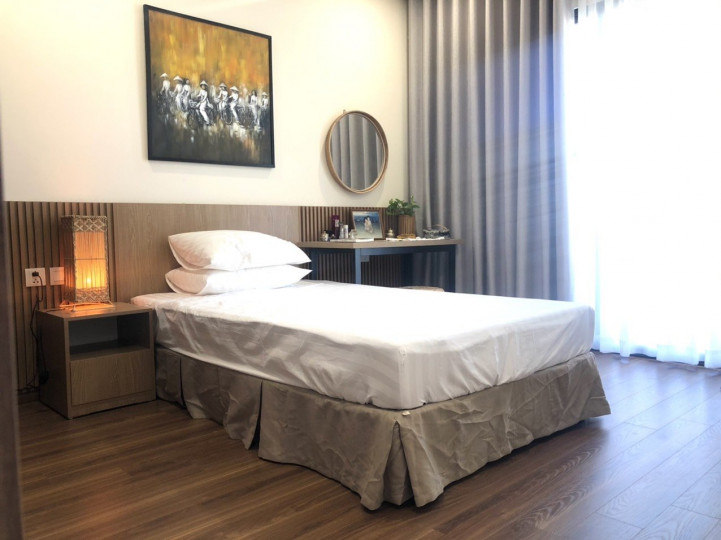Gia đình cần cho thuê căn hộ Golden Park cạnh cv Cầu Giấy 96m 3PN 2WC full đồ giá 20tr/tháng. LH: 0964370279