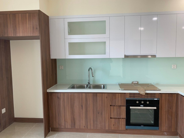 Cho thuê CC Center Point Cầu Giấy căn 2PN Cơ Bản giá 13tr