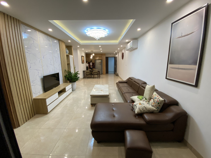 Cho thuê CC Center Point Cầu Giấy căn 3PN full nội thất giá 21tr
