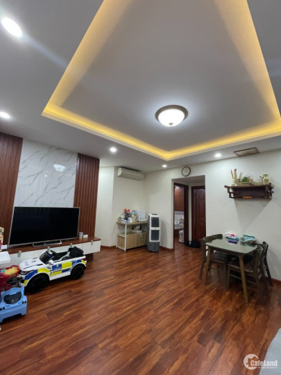 Chính chủ gửi bán căn hộ 173 Xuân Thủy, Cầu Giấy, HN, DT 100m2, tầng chung. Giá 4.95 tỷ, LH: 0523535828
