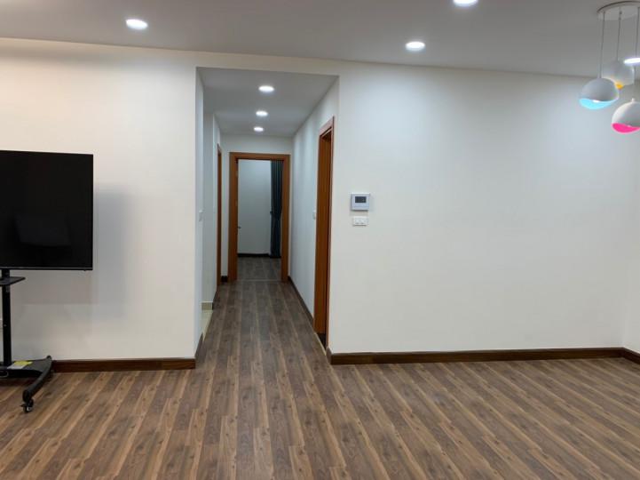 Cho thuê Chung Cư Home City Trung Kính căn 2PN cơ bản giá 12tr