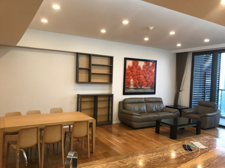 Bán căn hộ IPH tháp Tây, 145 m2, 3PN, 2WC Full nội thất, giá chỉ 9.6 tỷ bao phí. LH: 0852111838