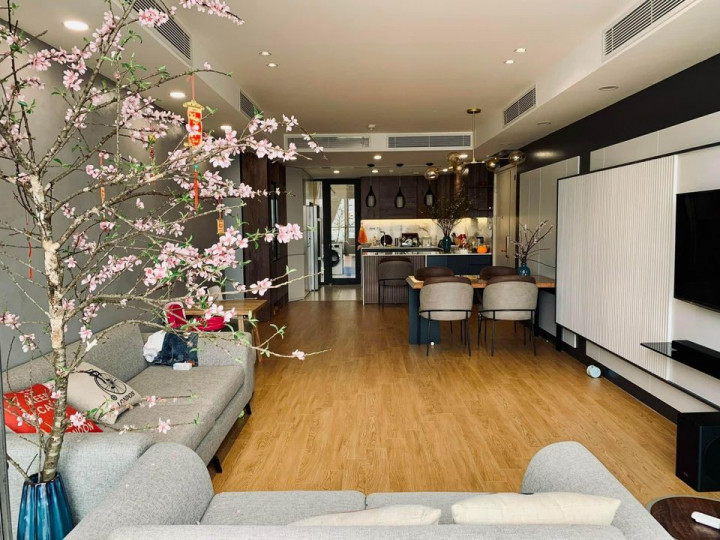 Cần bán nhanh căn hộ 130m2, view bể bơi, tại Chelsea Park, phố Trung Kính, Phường Yên Hòa, LH ngay: 0906.212.358