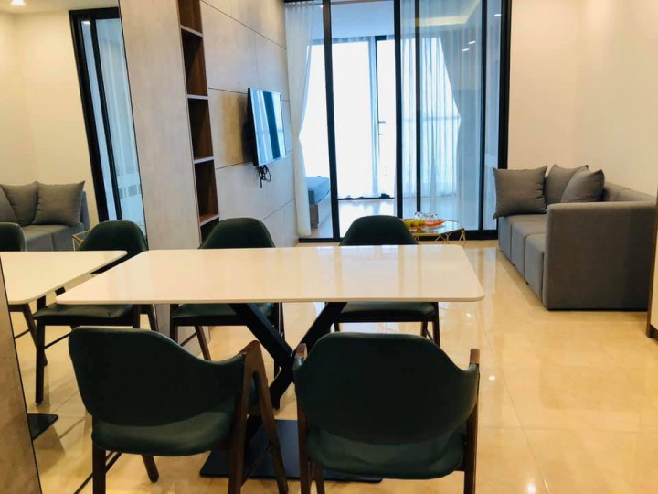 Cần nhượng lại căn hộ chung cư Cầu Giấy Center Point 3PN full nội thất giá chỉ có: 5.7 tỷ