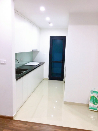 Cho thue căn 2PN cơ bản chung cư Center Point Lê Văn Lương giá 13 triệu/tháng