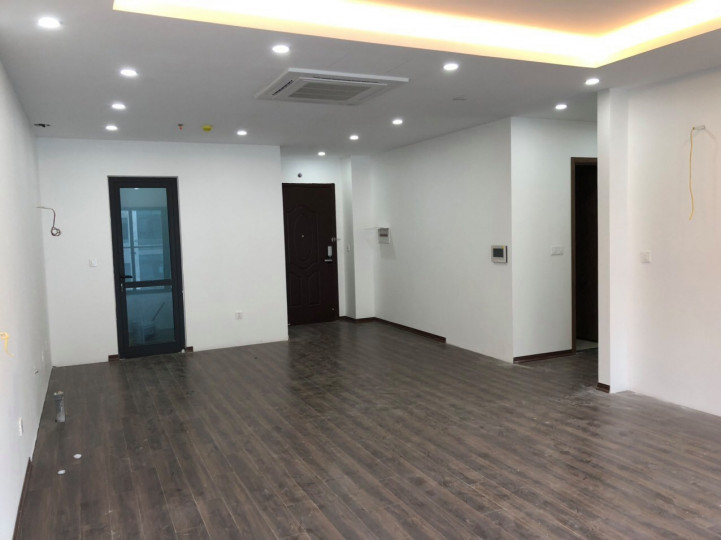 Cho thuê căn 3PN cơ bản chung cư Center Point Lê Văn Lương giá 14.5 triệu