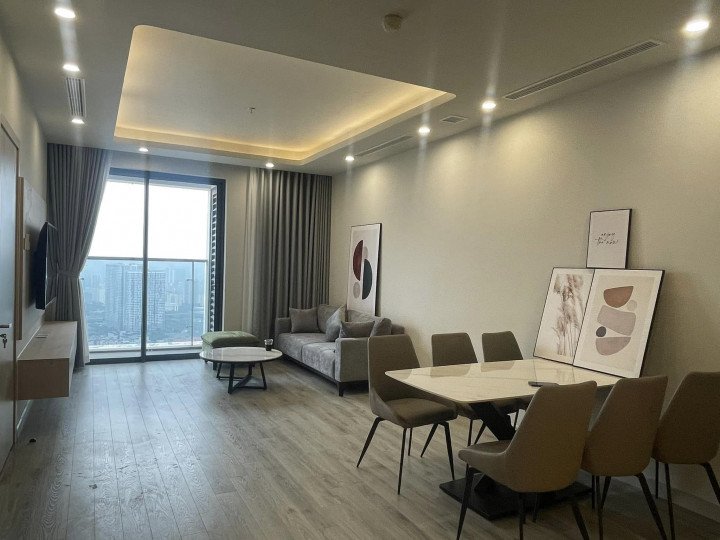Cần bán gấp căn hộ tầng trung 120m2 cửa Nam, ban công Đông Tây, 3PN, 2WC Golden Palace, giá 3,89 tỷ