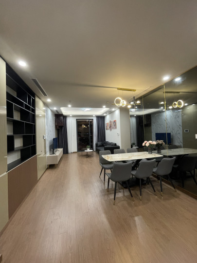 Bán chung cư Học Viện Quốc Phòng ngay đường Nguyễn Văn Huyên, 136m2, giá 6.3 tỷ.