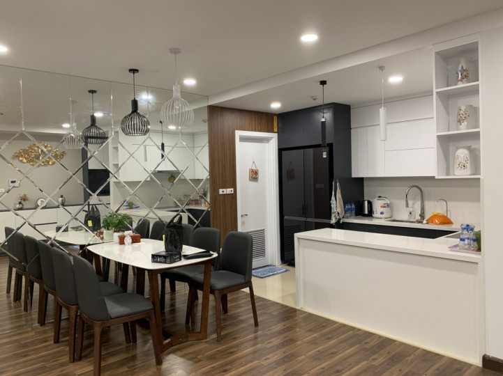Chính chủ cần chuyển nhượng lại căn Goldmark City 114m2 3PN đã có full nội thất, tầng cao view thoáng giá gia lộc. LH 0969636235