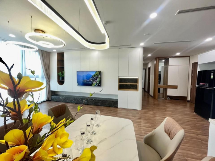 Cho thuê nhanh căn 103m cc Royal City, full đồ đẹp, 18 tr  Căn 103m, 2n2vs
