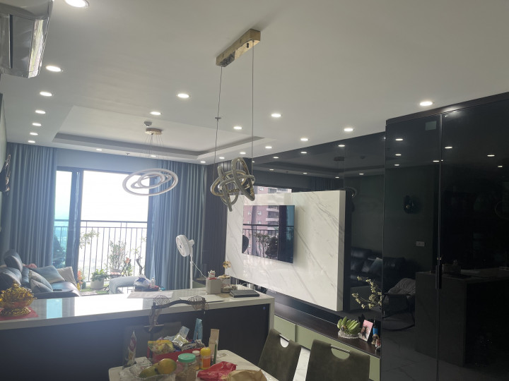 Chính chủ bán căn chung cư Ngoại Giao Đoàn, 3 phòng ngủ, 2 vệ sinh, 112m2 Full nội thất, ban công ĐN giá 5,7 tỷ. Lh 0852111838