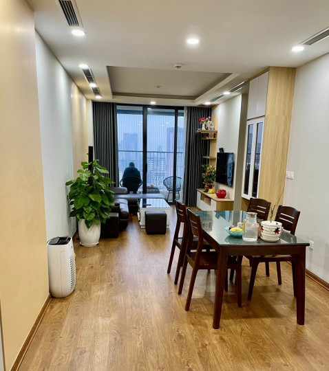 Tôi cần bán căn hộ tại The Park Home, Cầu Giấy. Tầng trung, 2PN, 2WC, nội thất cơ bản