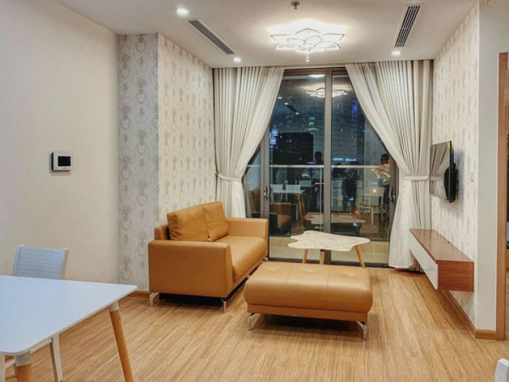 Chính chủ cho thuê căn hộ Vinhomes Sky lake, 2 phòng ngủ, đầy đủ nội thất, view Keangnam, 18tr/tháng