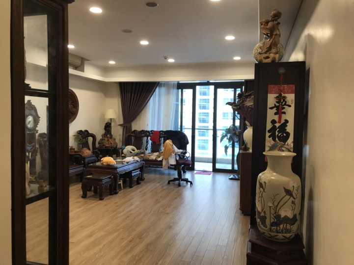 Chủ nhà gửi bán căn hộ Dolphin Plaza Mỹ Đình, HN, 4 ngủ nội thất cơ bản, diện tích 186m2 tầng đẹp giá 8,1 tỷ. Lh 0852111838