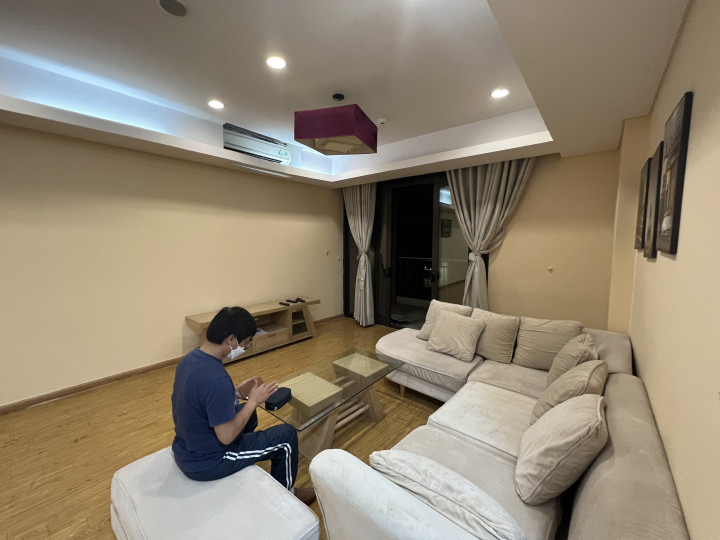 Chính chủ bán căn chung cư Dolphin Plaza, 2 phòng ngủ, 2 vệ sinh, 133m2 Full nội thất, ban công ĐN giá 6,25 tỷ. Lh 0852111838 để xem nhà