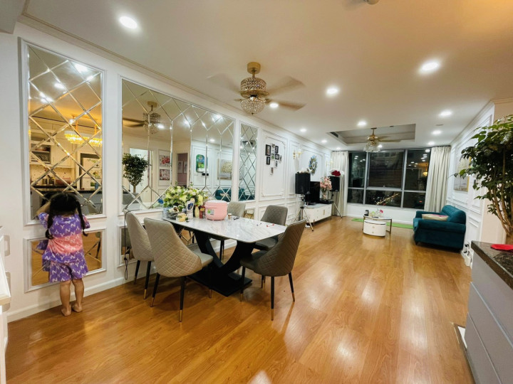 Bán Nhanh Căn Hộ Chung Cư Dolphin Plaza - DT 156m2, 2N, Nội Thất Nhập Khẩu