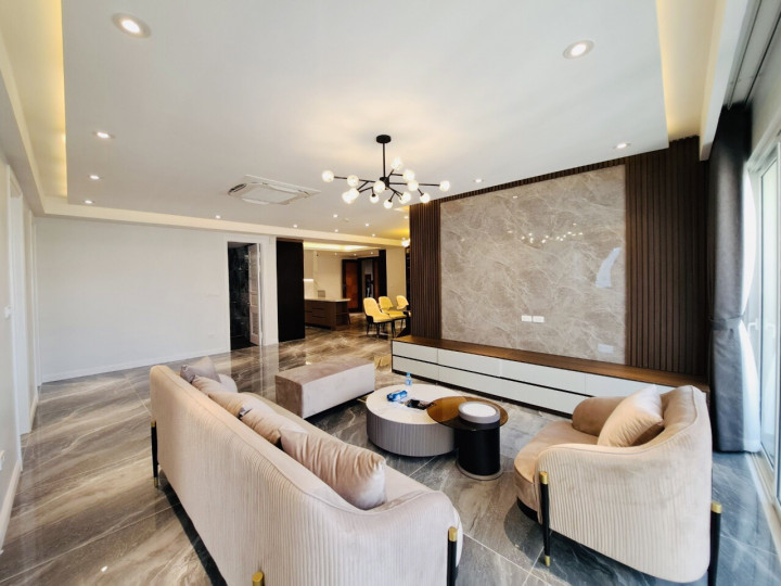 Chính chủ nhờ cần bán nhanh Căn hộ chung cư  2 Phòng Ngủ tại Kosmo Tây Hồ, 95m² giá 4,8 tỷ. 