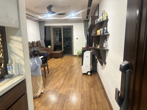 Cho thuê căn 3PN full nội thất giá 18tr tại Home City Trung Kính - Quận Cầu Giấy
