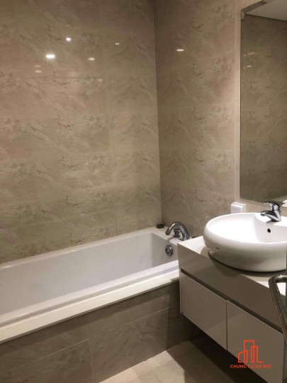 Cần bán căn hộ 1 phòng ngủ, Full nội thất, 52m2 giá chỉ 2.6 tỷ bao phí tại Vinhome Gardenia.