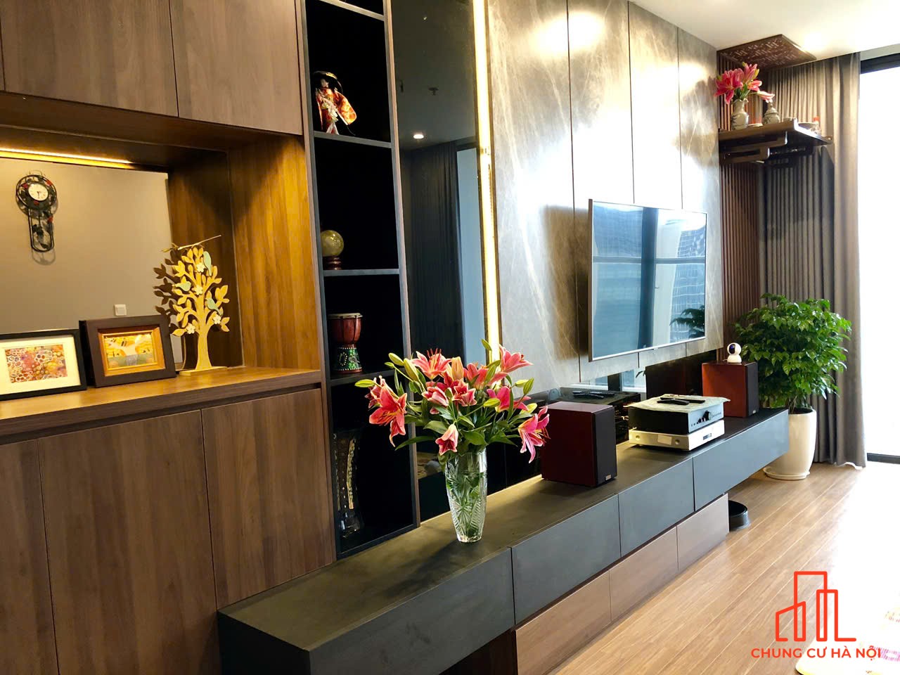 Cực hiếm! Bán căn 100m2 - căn góc, view hồ, 3PN - tầng cao, bc ĐN, nội thất cực xịn tại VH Skylake