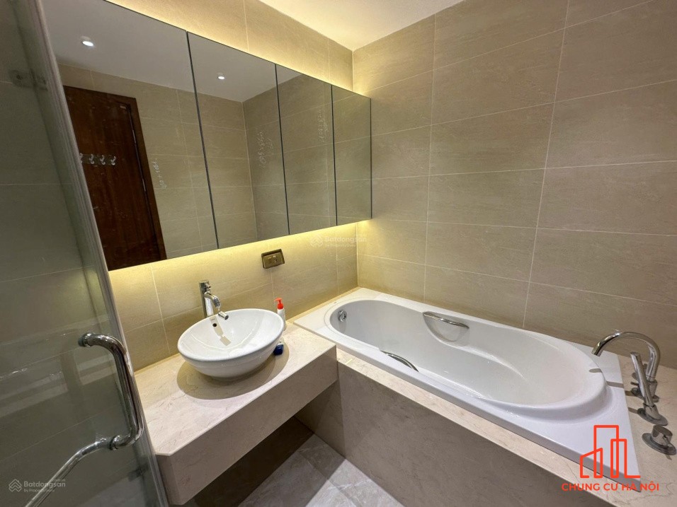 Chính chủ bán căn 2PN 76m2 tầng cao view sân Mỹ Đình CC Vin Gardenia giá 6.55 tỷ