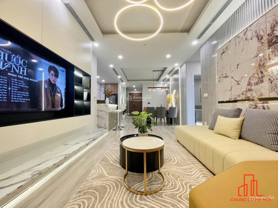 Nhanh Tay! Trục cực Hiếm bán! Chủ nhà có việc cần bán Gấp căn 2 ngủ 78m2 Đông Nam, sổ đỏ Florence