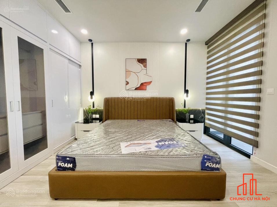 Nhanh Tay! Trục cực Hiếm bán! Chủ nhà có việc cần bán Gấp căn 2 ngủ 78m2 Đông Nam, sổ đỏ Florence