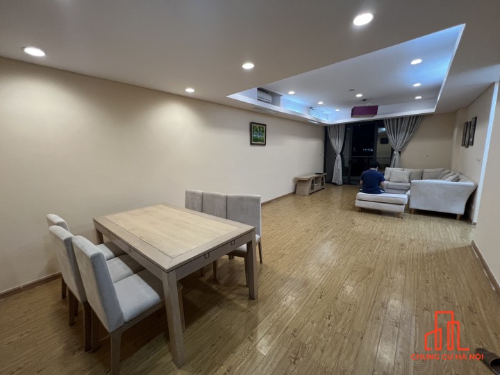 Chính chủ bán căn chung cư Dolphin Plaza, 2 phòng ngủ, 2 vệ sinh, 133m2 Full nội thất, ban công ĐN giá 6,25 tỷ.