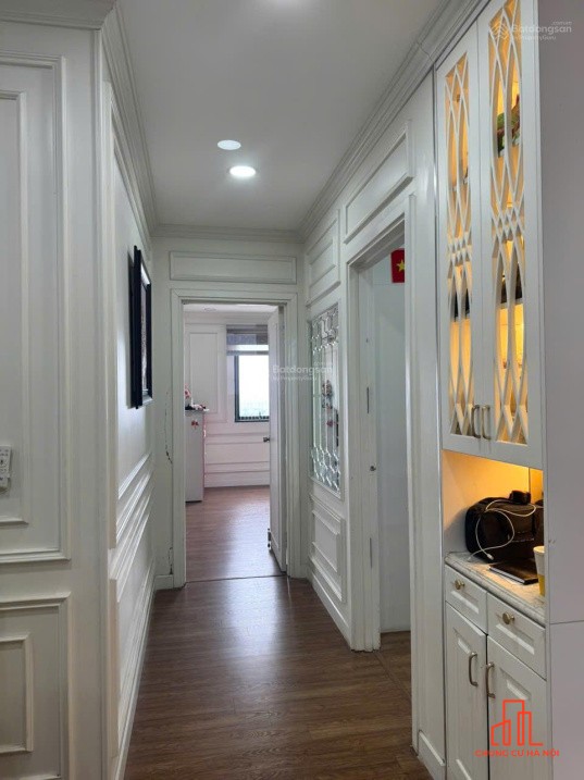 Tôi muốn bán gấp căn hộ 135m2 TK 3pn vị trí đẹp, tầng cao view thoáng giá công khai 9,5 tỷ bao phí