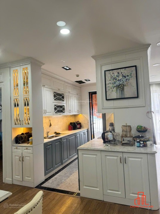 Tôi muốn bán gấp căn hộ 135m2 TK 3pn vị trí đẹp, tầng cao view thoáng giá công khai 9,5 tỷ bao phí