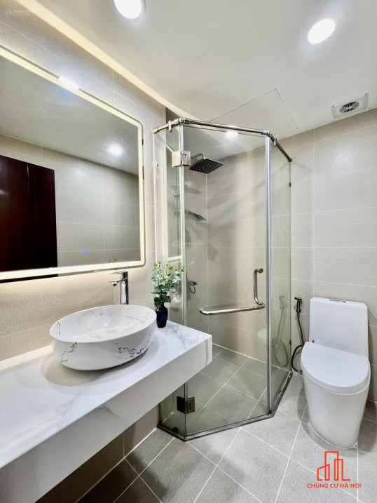 Bán gấp căn hộ 2PN + 2WC, chung cư Mon City - Hàm Nghi, Mỹ Đình.