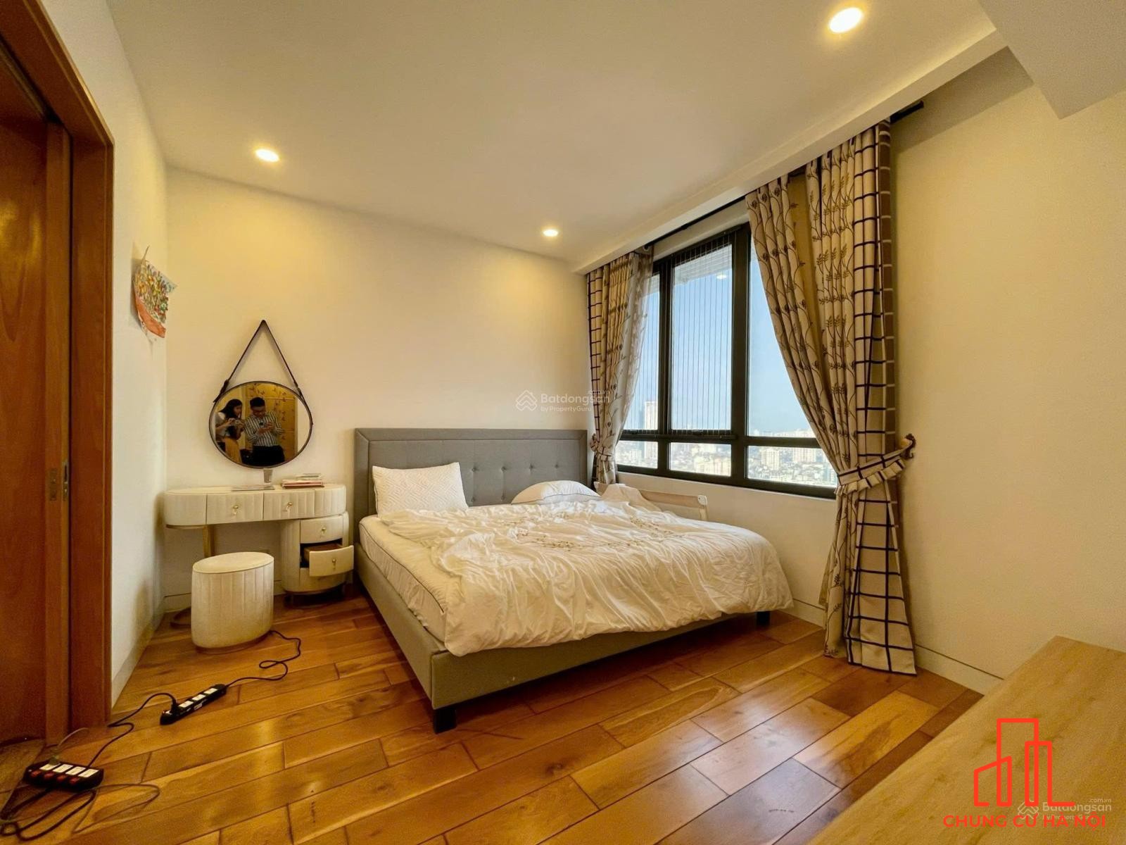 Bán gấp căn góc IPH Xuân Thủy, diện tích 193m2, 4 phòng ngủ giá 17.5 tỷ
