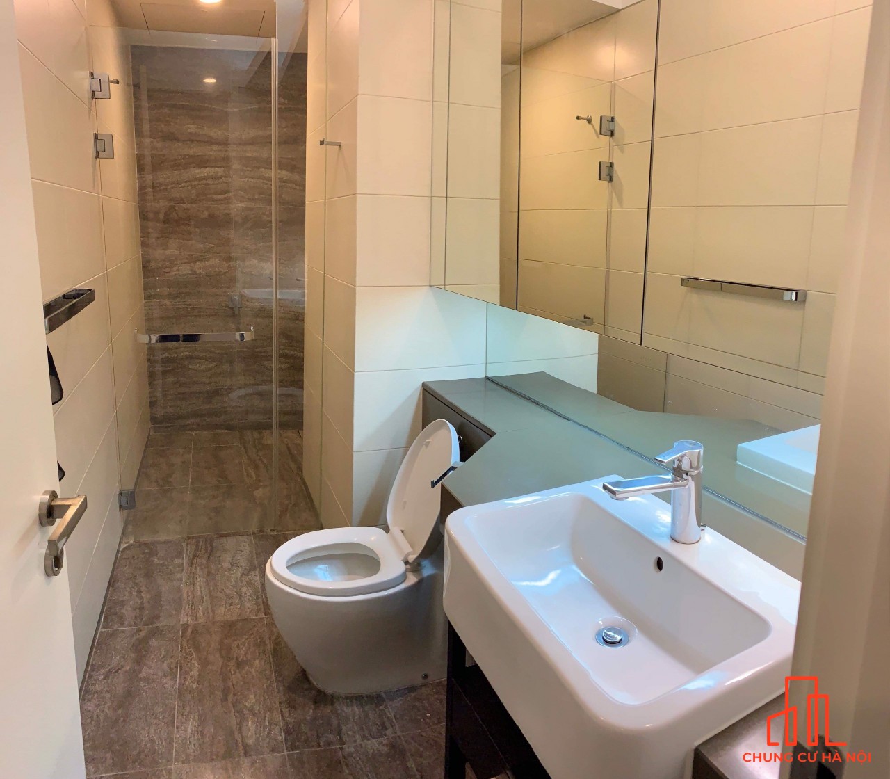 Chuyển định cư nước ngoài, cần bán căn góc 3PN tại Indochina Plaza, nhà đẹp, hướng mát
