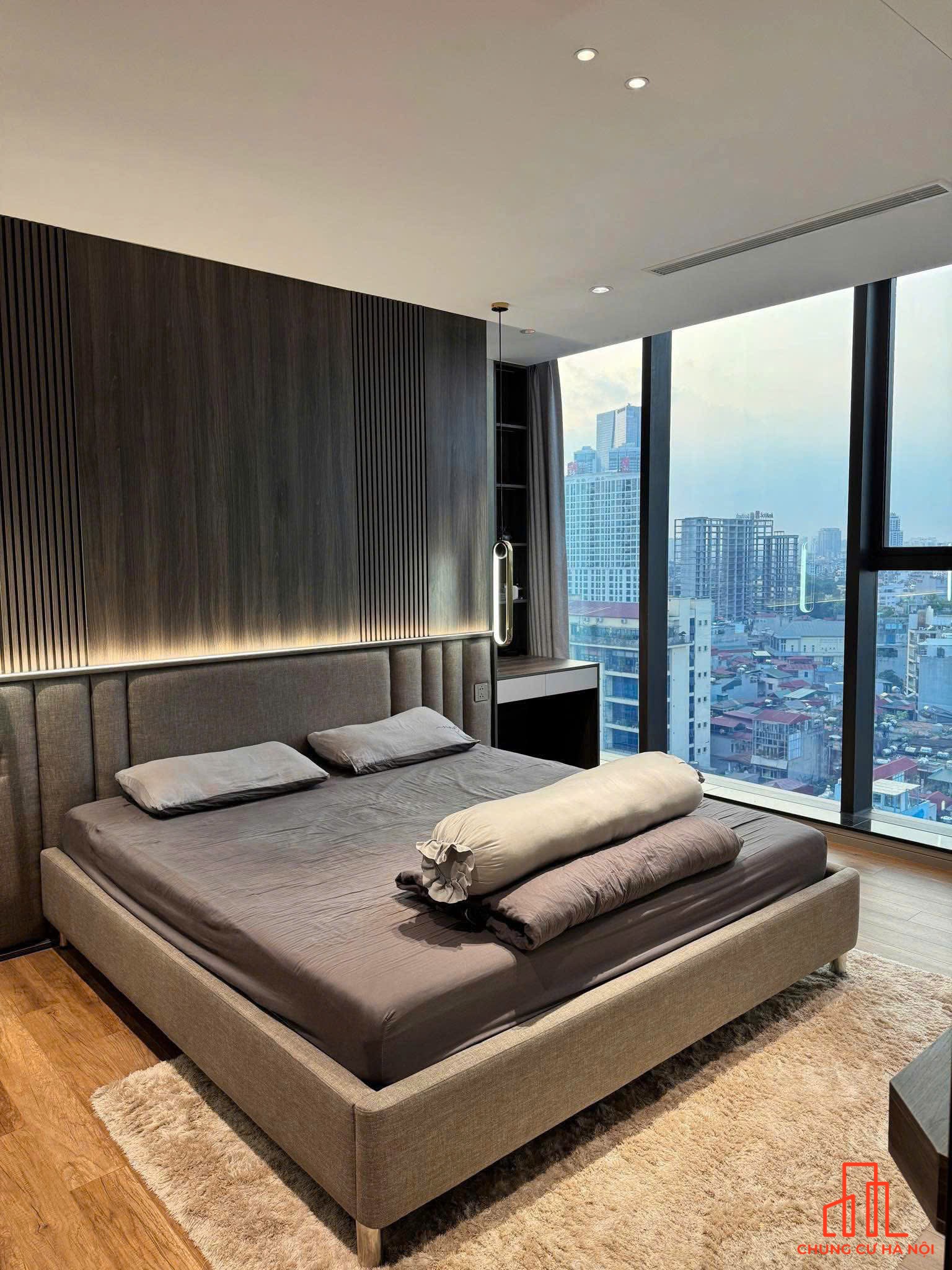 Cho thuê căn 3 ngủ full đồ chung cư Vinhomes Sky Lake Phạm Hùng