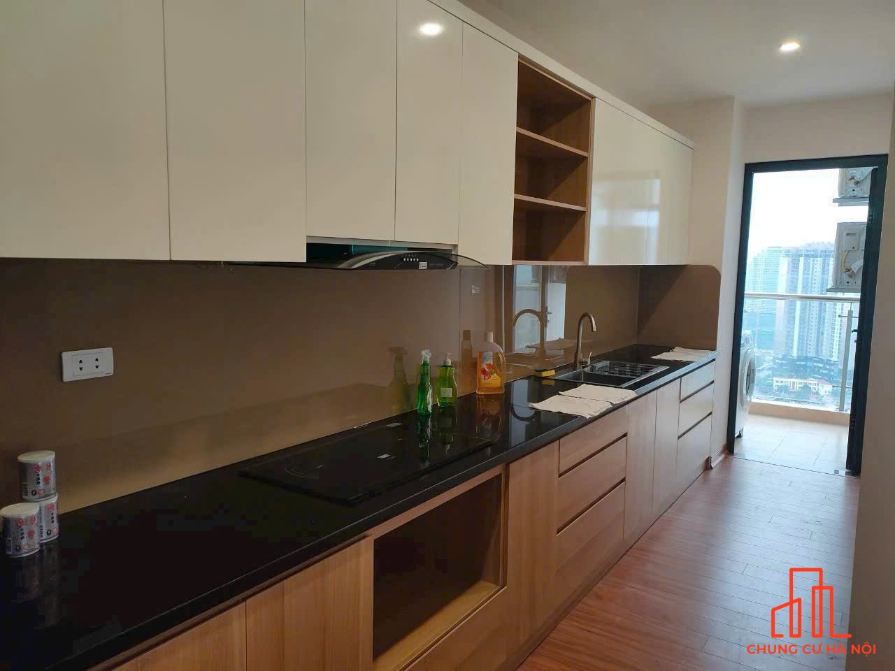 BÁN CĂN HỘ TẦNG CAO VIEW THOÁNG THE SUN MỄ TRÌ 99M 3PN SỔ ĐỎ SẴN