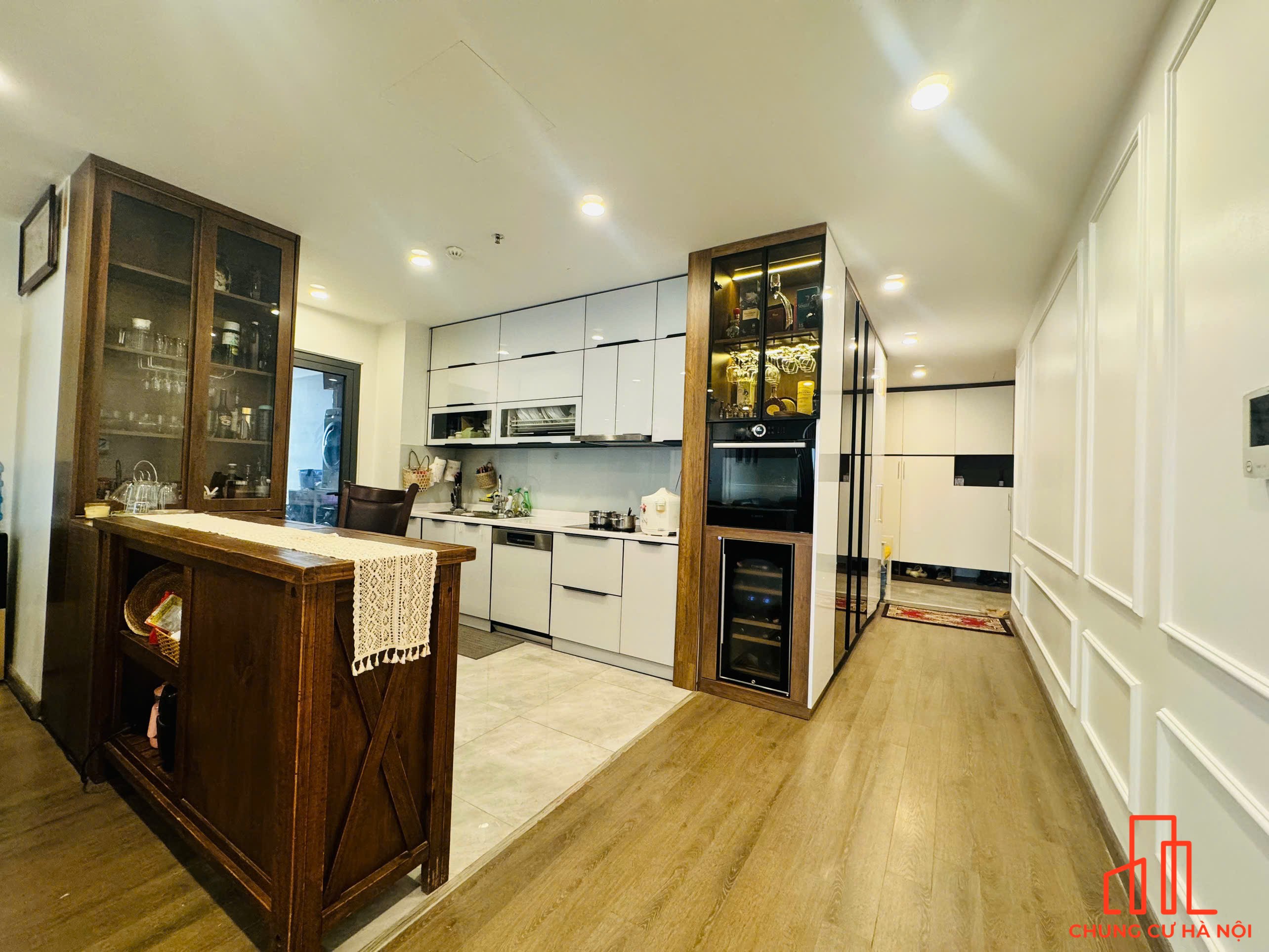 Cực hiếm! Bán căn 121m2 - căn góc, thoáng, mát, 3PN - tầng cao, bc ĐN, nội thất nhập khẩu cực xịn.
