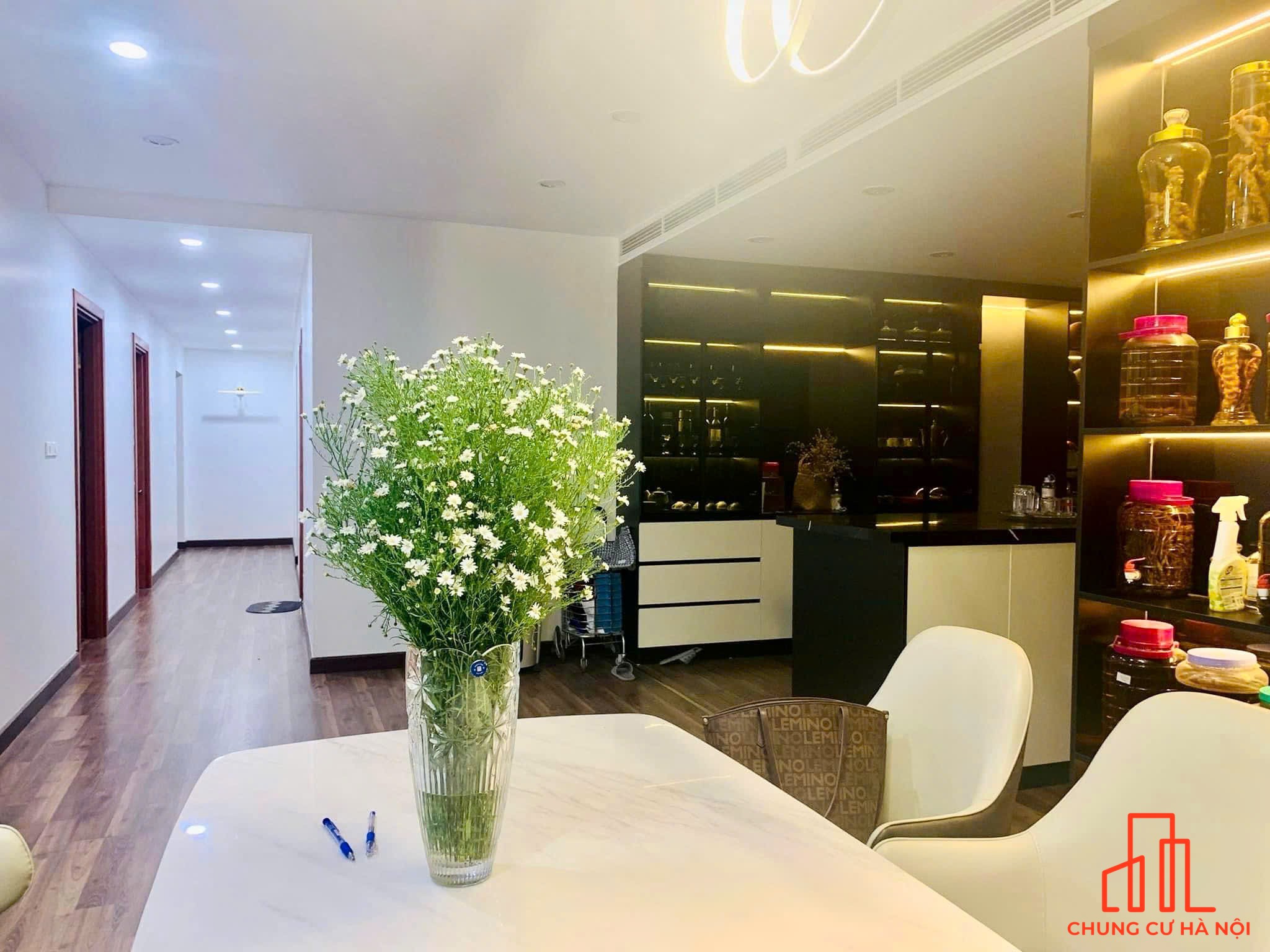 Cực hiếm, căn 1N 1WC tại Dolphin Plaza - 28 Trần Bình. DT: 74m2 sẵn sổ và có slot oto. Giá tốt thương lượng sâu