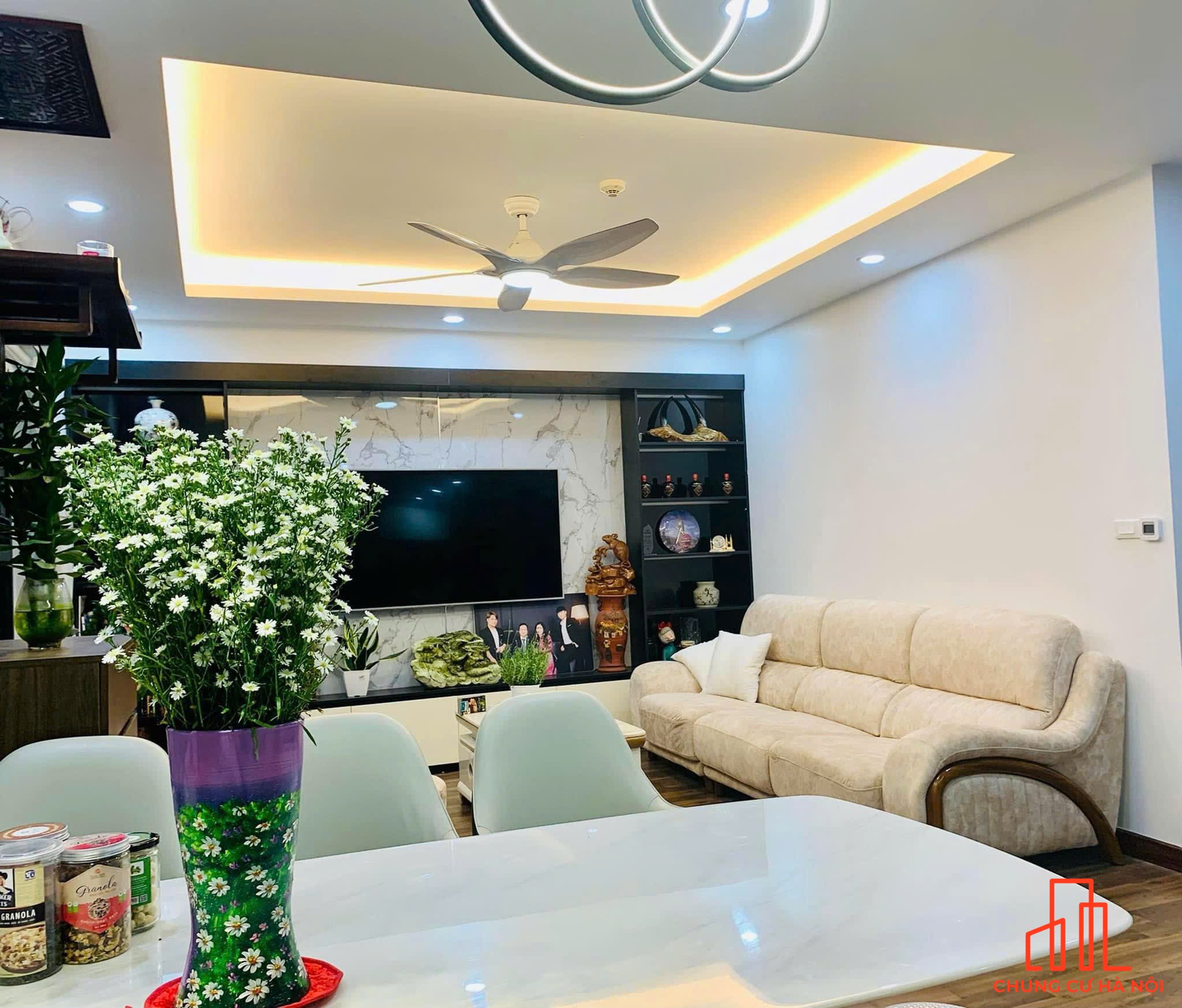 Cực hiếm, căn 1N 1WC tại Dolphin Plaza - 28 Trần Bình. DT: 74m2 sẵn sổ và có slot oto. Giá tốt thương lượng sâu