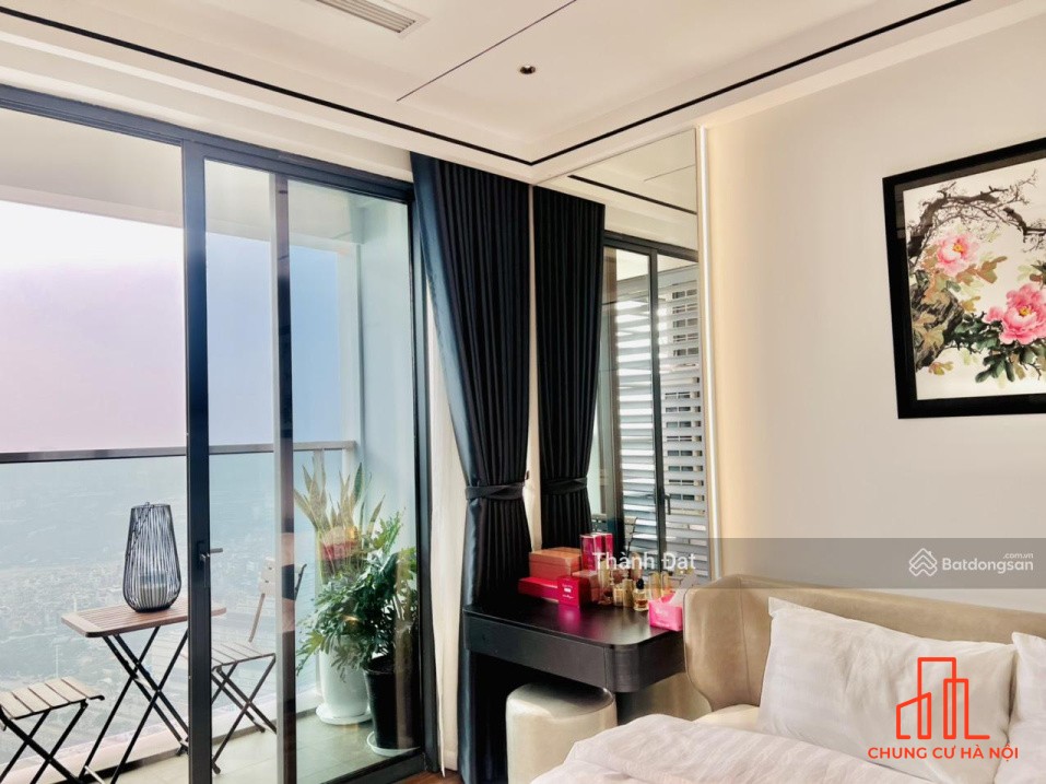 Bán căn hộ 4PN DT: 210m2, Full nội thất, chung cư tại Discovery Complex Cầu Giấy, giá cực tốt