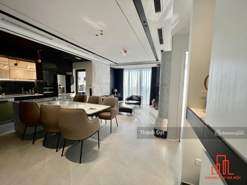 Bán căn hộ 4PN DT: 210m2, Full nội thất, chung cư tại Discovery Complex Cầu Giấy, giá cực tốt