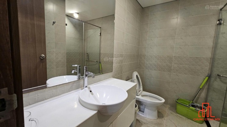 Chính chủ bán căn 2 phòng ngủ tầng trung ban công Đông Nam full NT Vinhomes West Point sổ đỏ 7.6 tỷ