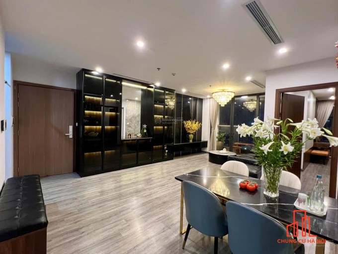 Gấp! Bán căn 2PN 2VS đẹp DT: 65m2 tầng trung hướng ĐN CC Vinhomes West Point Đỗ Đức Dục giá 6,3 tỷ